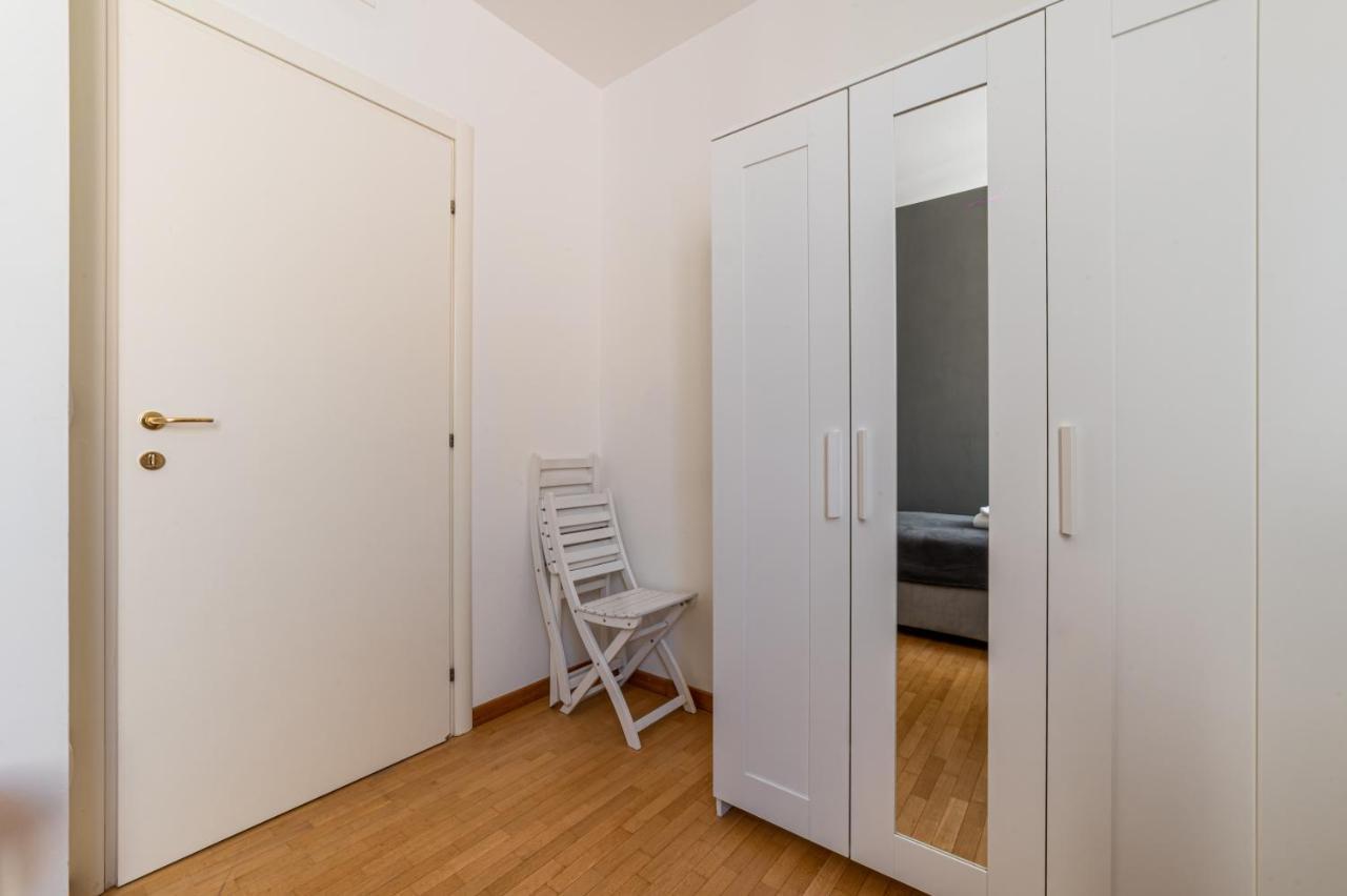 Officina7 Large